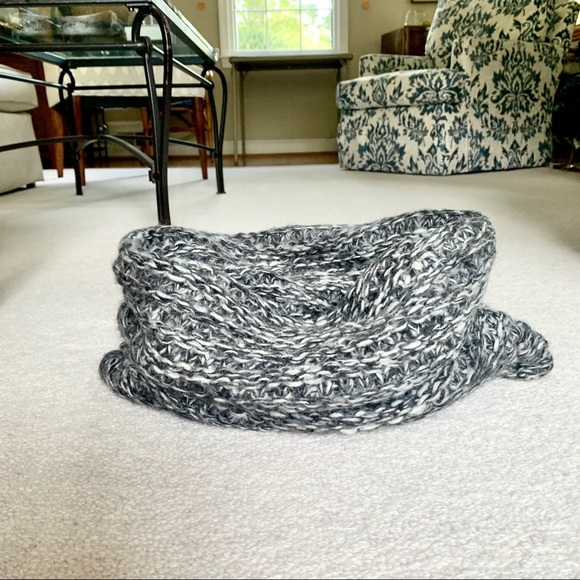 INFINITY SCARF🧣BLACK & WHITE MARLED YARNS🖤🤍 Mohair Wool🧶- Wooden Ships Brand - Picture 4 of 7